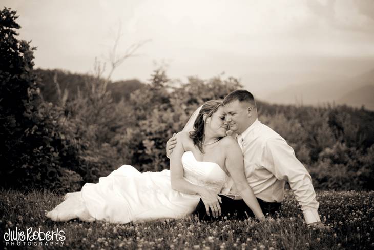 Yanci Dennis &amp; Scott Williams :: Married on a Mountain Top :: Gatlinburg Wedding, Julie Roberts Photography