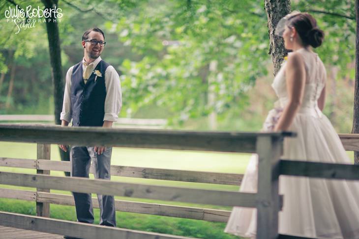 Stephanie Dowdy and Michael Davis :: The Lily Barn, Townsend, Tennessee, Julie Roberts Photography