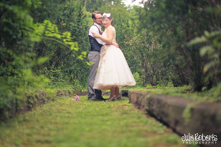 Stephanie Dowdy and Michael Davis :: The Lily Barn, Townsend, Tennessee, Julie Roberts Photography