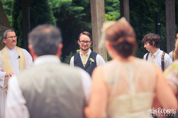 Stephanie Dowdy and Michael Davis :: The Lily Barn, Townsend, Tennessee, Julie Roberts Photography