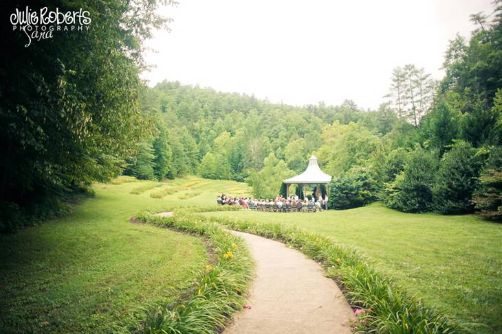 Stephanie Dowdy and Michael Davis :: The Lily Barn, Townsend, Tennessee, Julie Roberts Photography