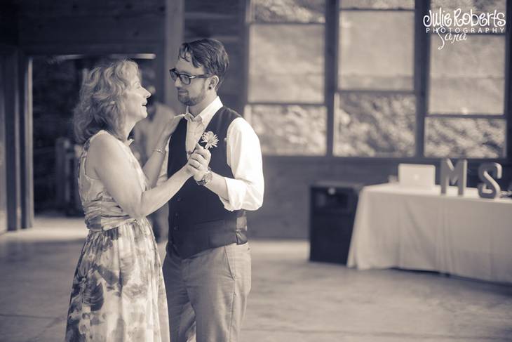 Stephanie Dowdy and Michael Davis :: The Lily Barn, Townsend, Tennessee, Julie Roberts Photography