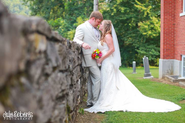 Megan Carroll and Jordan Combs :: Married at Hale Springs Inn, Julie Roberts Photography