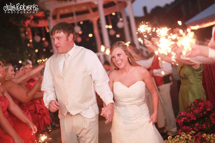 Megan Carroll and Jordan Combs :: Married at Hale Springs Inn, Julie Roberts Photography