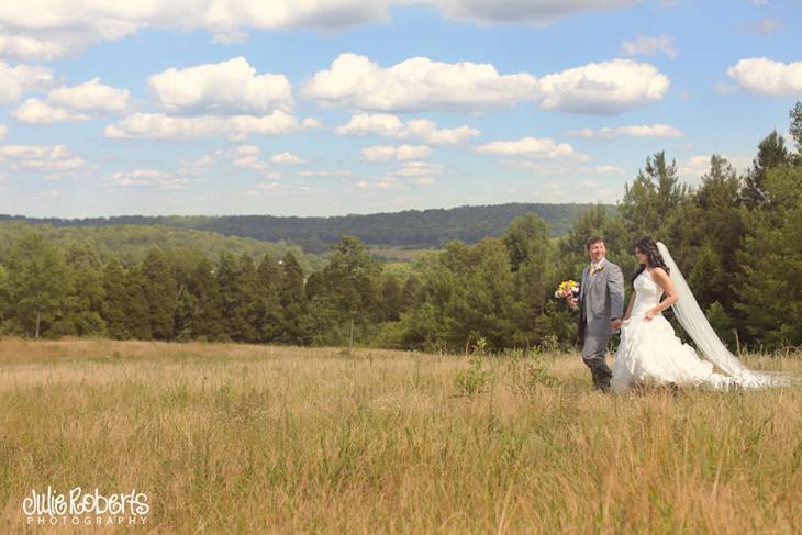 Heather and Kevin Griffin :: Married!!  Part ONE :: Castleton Farms :: Tennessee, Julie Roberts Photography